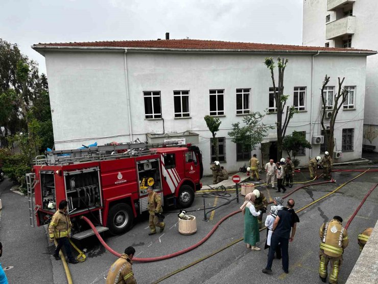 ÜSKÜDAR DEVLET HASTANESİ’NDE ECZA DEPOSUNDA YANGIN