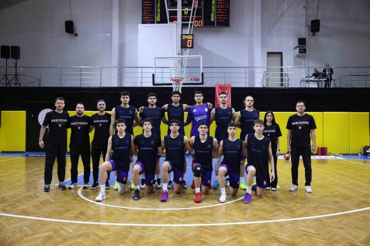 BAHÇEŞEHİR’DEN ÜÇ YAŞ GRUBUNDA ÜÇ BÜYÜK DERECE