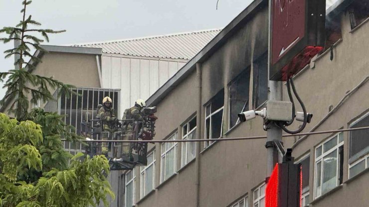 EYÜPSULTAN’DA TEKSTİL FABRİKASINDA YANGIN PANİĞİ