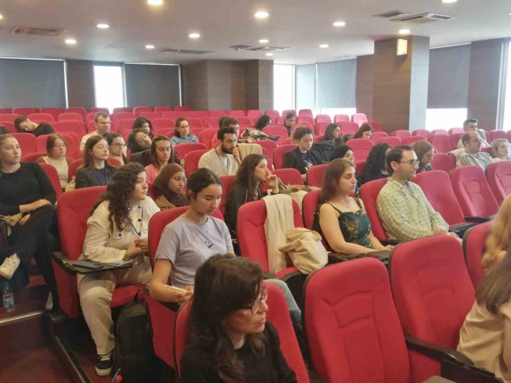 GELECEĞİN DOKTORLARI, 4. INTERN SEMPOZYUMU’NDA MESLEKİ BİLGİ VE TECRÜBE EDİNİYOR