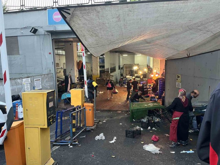 KAPALI PAZAR YERİ HAVALANDIRMASINA BİBER GAZI SIKIP KAÇTI