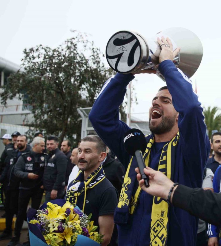 EUROLEAGUE ŞAMPİYONU FENERBAHÇE, İSTANBUL’A DÖNDÜ