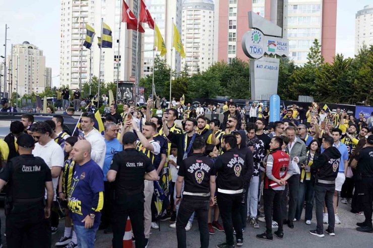 FENERBAHÇE EUROLEAGUE ŞAMPİYONLUĞUNU TARAFTARIYLA KUTLADI
