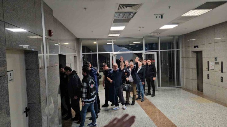 İBB’YE YÖNELİK YOLSUZLUK SORUŞTURMASINDA 25 ŞÜPHELİ TUTUKLANDI