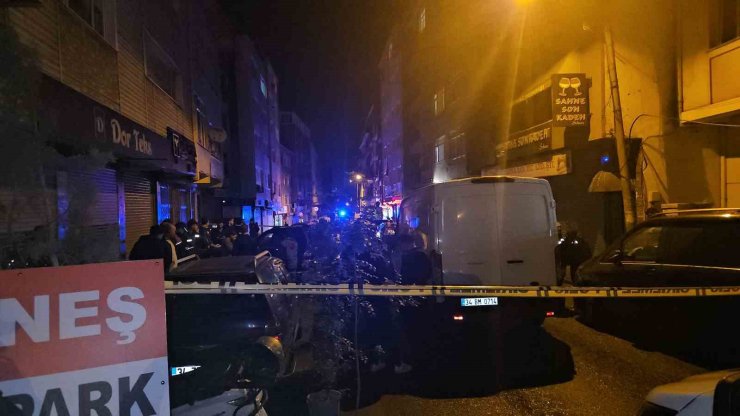 KAĞITHANE’DE EĞLENCE MEKANINA EL BOMBASI ATILDI: 7 YARALI