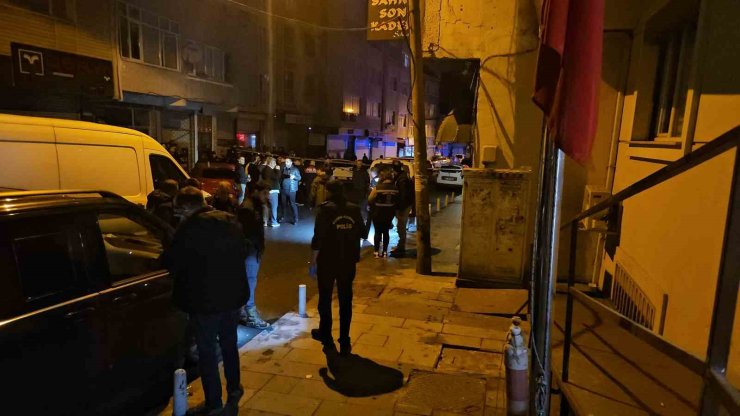 KAĞITHANE’DE EĞLENCE MEKANINA EL BOMBASI ATILDI: 7 YARALI