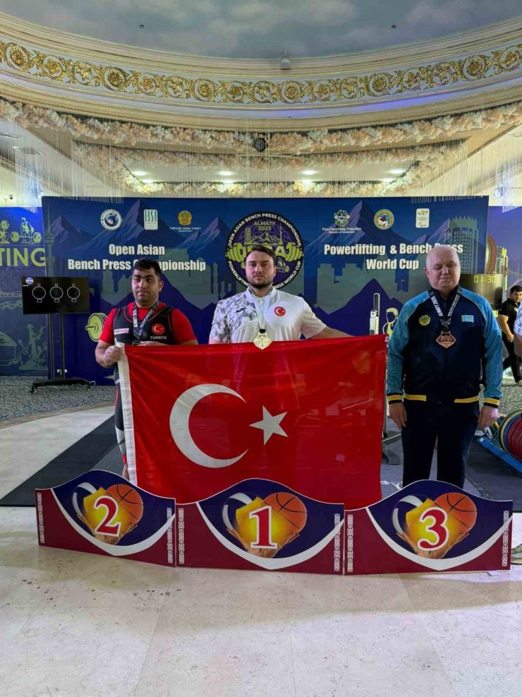 KAZAKİSTAN’DA MADALYA YAĞMURU