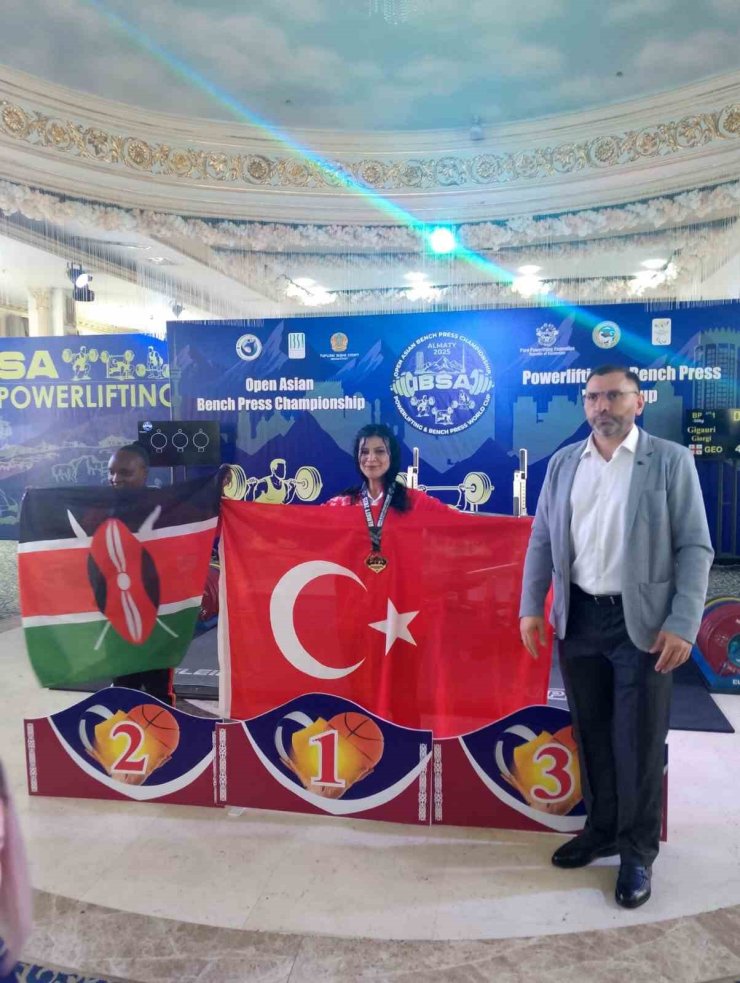 KAZAKİSTAN’DA MADALYA YAĞMURU