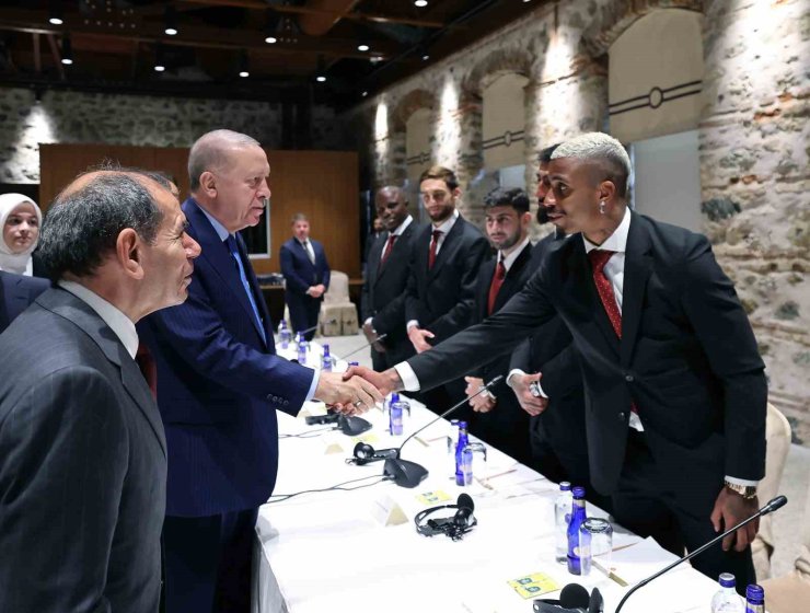 CUMHURBAŞKANI ERDOĞAN, GALATASARAY’I KABUL ETTİ