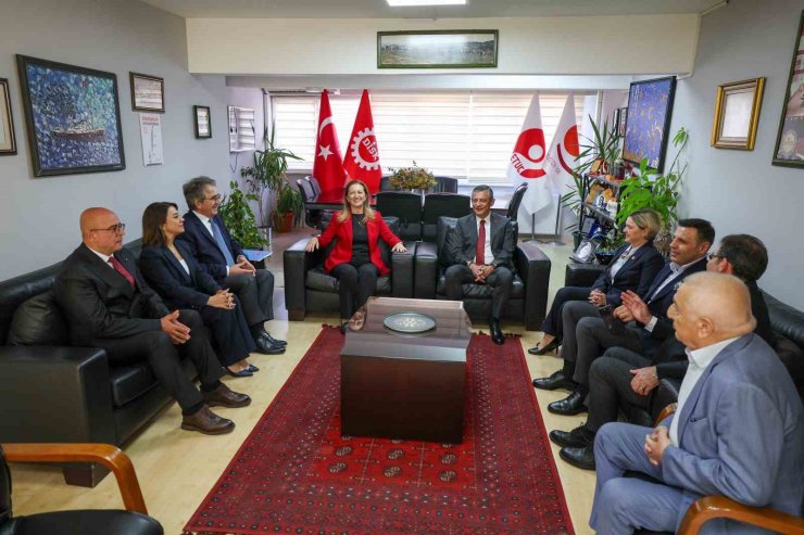 CHP GENEL BAŞKANI ÖZEL: "ASGARİ ÜCRET MÜCADELESİ HERKESİN EKMEK MÜCADELESİDİR"