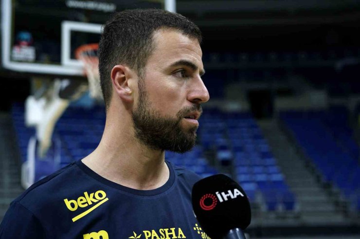 MELİH MAHMUTOĞLU: "AVRUPA’NIN EN İYİ BASKETBOLUNU OYNAYARAK ŞAMPİYONLUĞU HAK ETTİK"