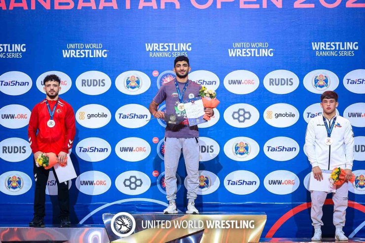 MİLLİ GÜREŞÇİLERDEN 5 MADALYA