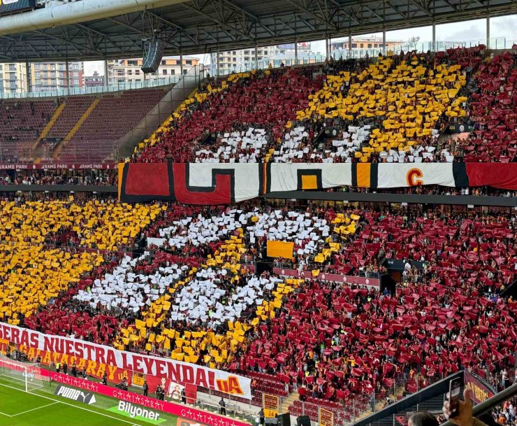 GALATASARAY TARAFTARINDAN, ŞAMPİYONLUĞA ÖZEL KOREOGRAFİ