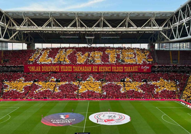GALATASARAY TARAFTARINDAN, ŞAMPİYONLUĞA ÖZEL KOREOGRAFİ