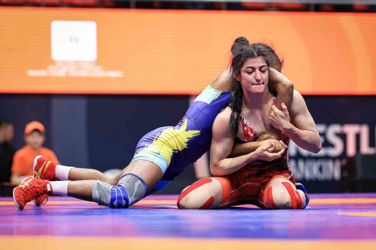 MOĞOLİSTAN’DA MİLLİ KADIN GÜREŞÇİLERDEN 1 GÜMÜŞ VE 1 BRONZ