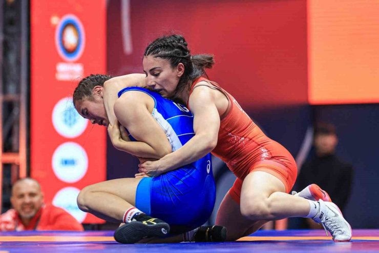 MOĞOLİSTAN’DA MİLLİ KADIN GÜREŞÇİLERDEN 1 GÜMÜŞ VE 1 BRONZ