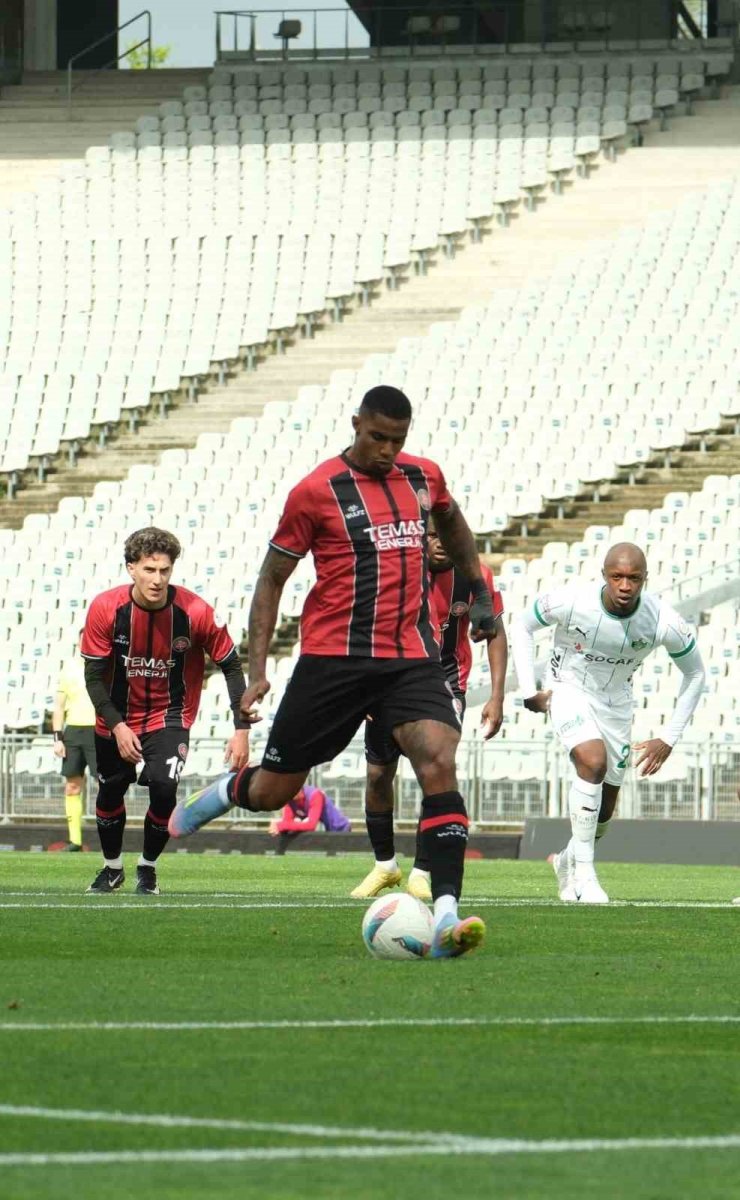 FATİH KARAGÜMRÜK’TE WESLEY, PERFORMANSIYLA ÖN PLANA ÇIKTI