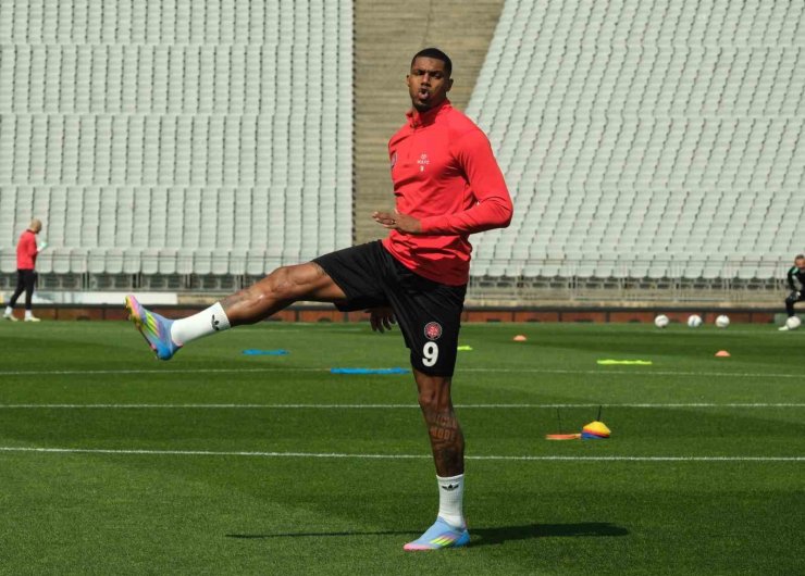 FATİH KARAGÜMRÜK’TE WESLEY, PERFORMANSIYLA ÖN PLANA ÇIKTI