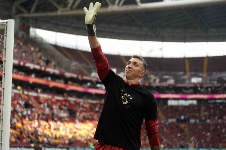 TRENDYOL SÜPER LİG: GALATASARAY: 0 - BAŞAKŞEHİR: 0 (MAÇ DEVAM EDİYOR)