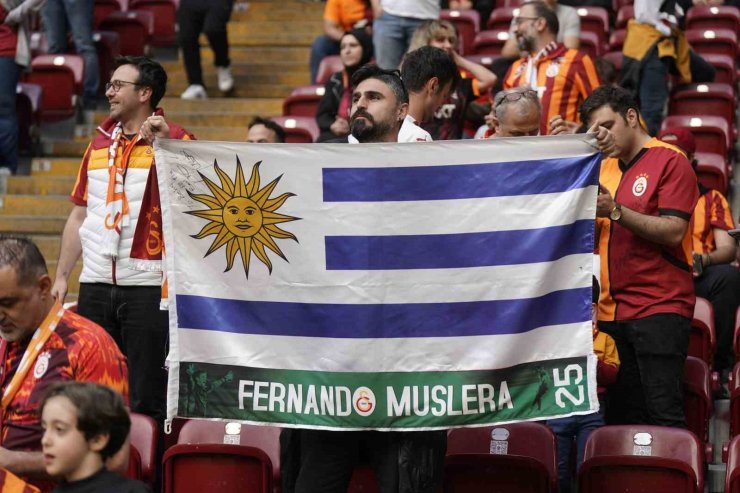 TRENDYOL SÜPER LİG: GALATASARAY: 0 - BAŞAKŞEHİR: 0 (MAÇ DEVAM EDİYOR)