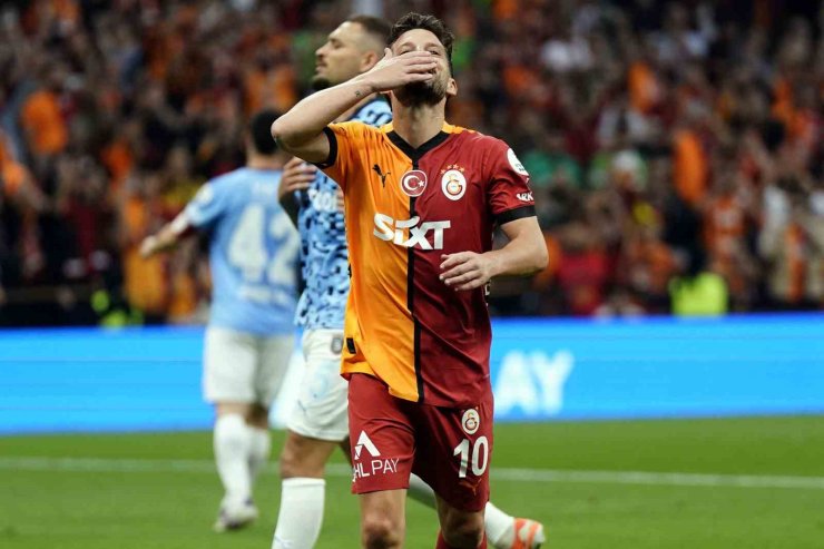 TRENDYOL SÜPER LİG: GALATASARAY: 1 - BAŞAKŞEHİR: 0 (İLK YARI)
