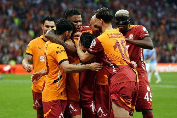 TRENDYOL SÜPER LİG: GALATASARAY: 1 - BAŞAKŞEHİR: 0 (İLK YARI)