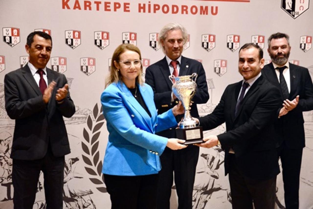 d6fpaf4bsutnI58gr2cnsuz0.jpg