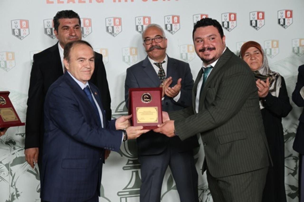 eIdcqbf5kloyrtv6as2swnck.jpg