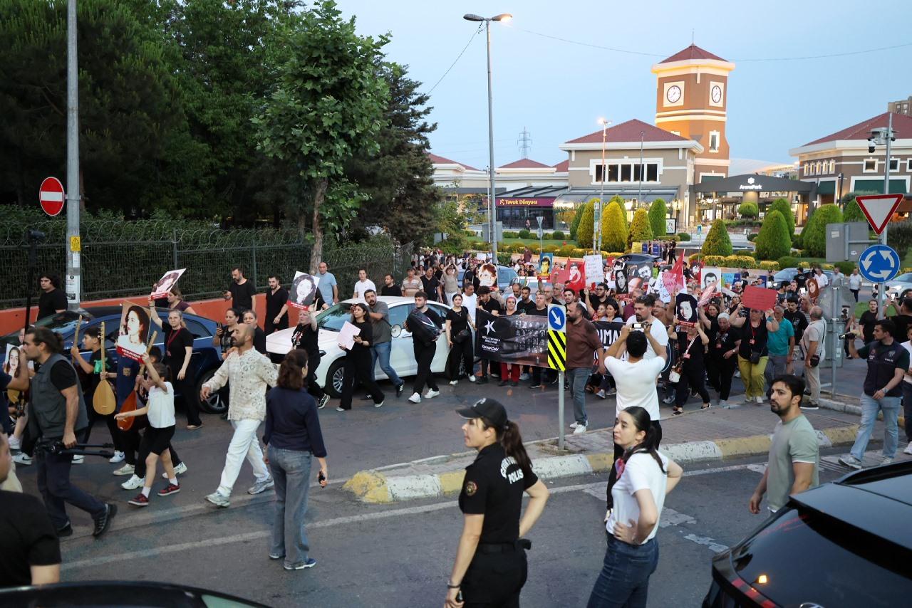 zojyf7kaqpgr25htsIuinyx8.jpg